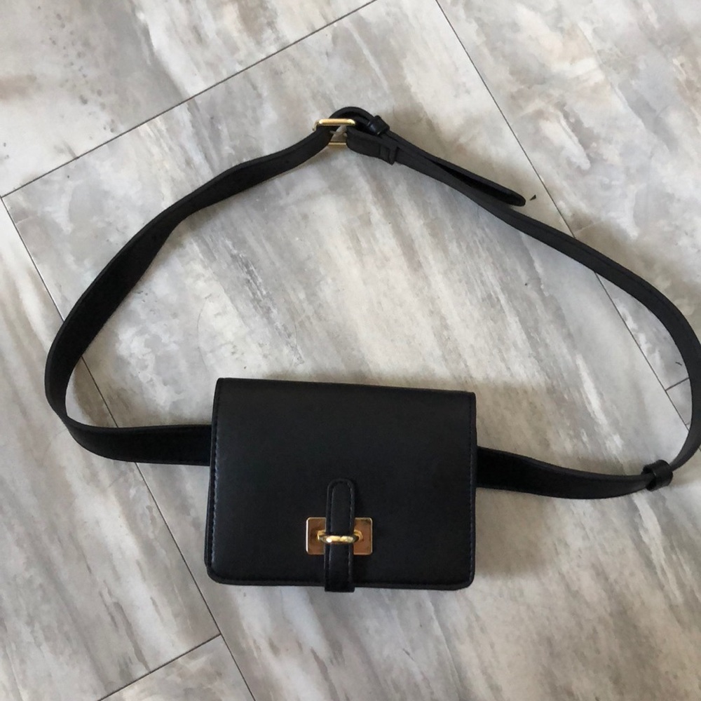 ⚡️SALE Forever 21 Belt Bag